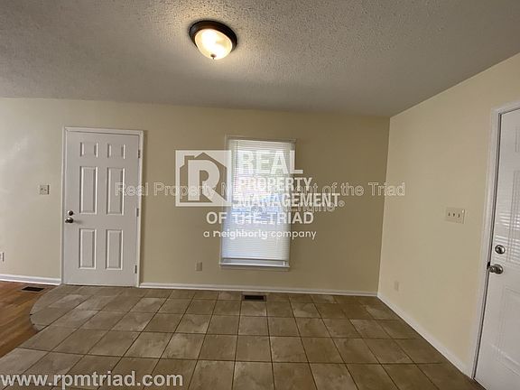 5th image of 410 Boyd St
