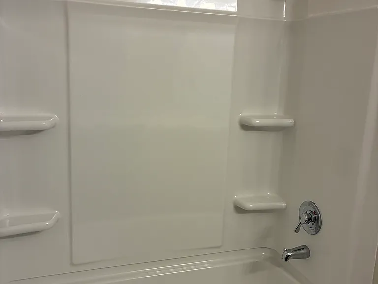 103 Continental Dr — Photo 2