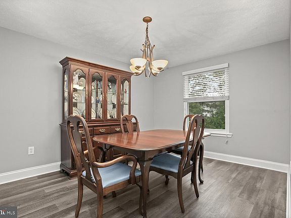 4th image of 129 Regent Dr