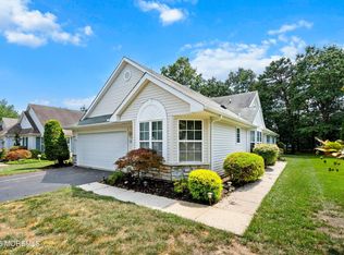 27 Pine Hollow Ln, Lakewood, NJ
