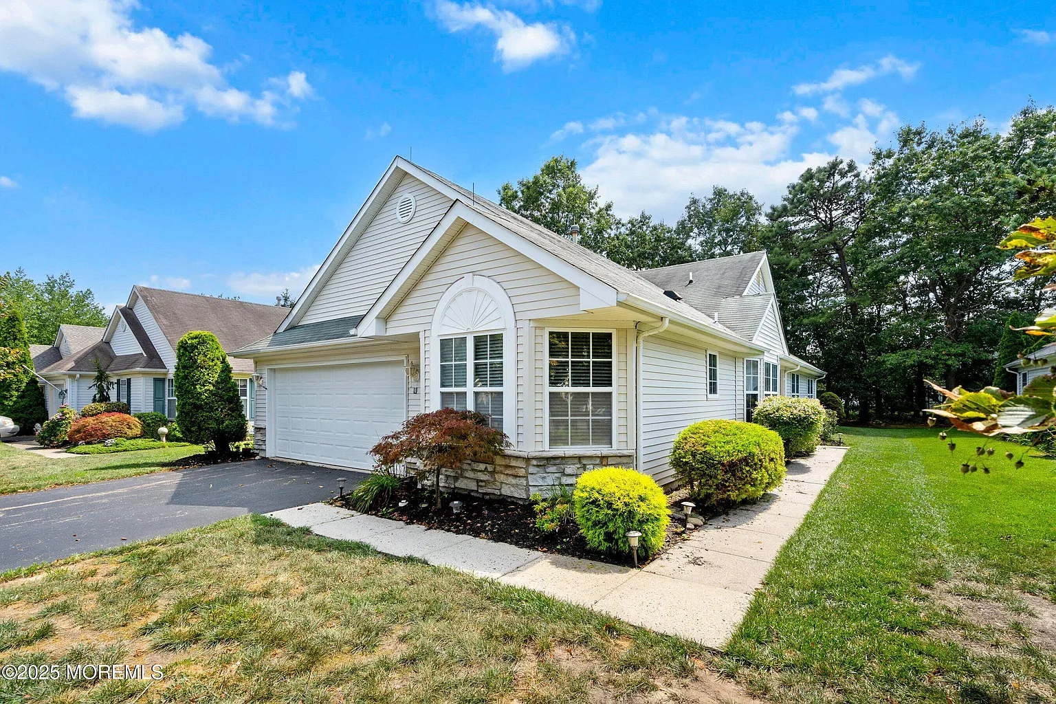27 Pine Hollow Lane photo 1