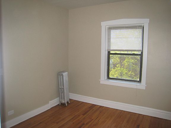 3rd image of 3821 W Wrightwood Ave