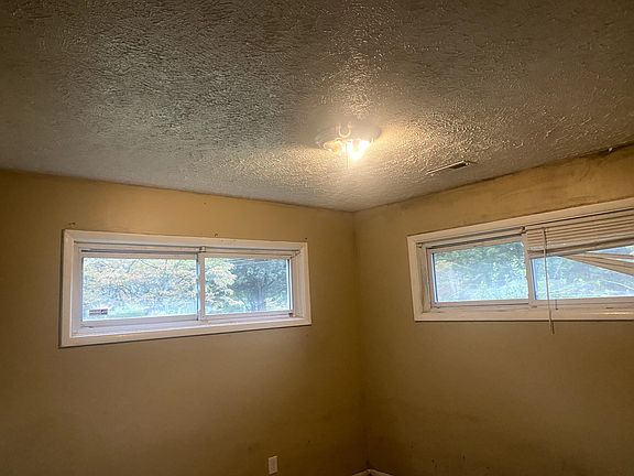 3rd image of 4504 Winterset Dr