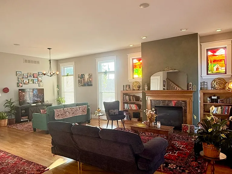 3948 Blaine Ave — Photo 2