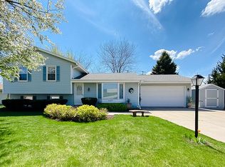 3127 Rolling Ridge Dr, Waukesha, WI 53188