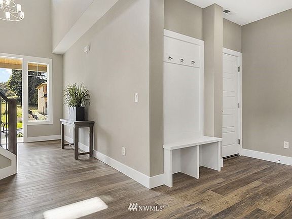 4th image of 517 20th Avenue Ct SW