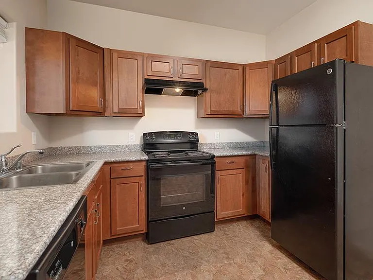 Kitchen|2-Bedroom 2-Bathroom Apartment Homes | Coronado Townhomes