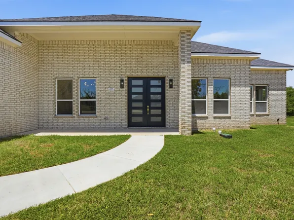 2304 Candlestick Dr, Granbury, TX 76049