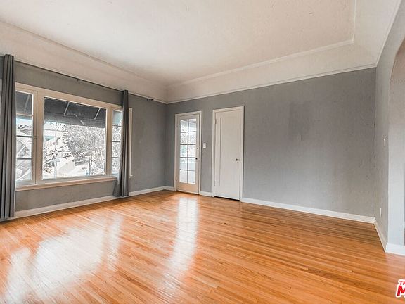 5th image of 817 Westmount Dr #819-1/2