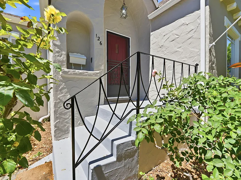 126 Jeter St — Photo 3
