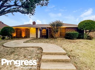 821 Desoto Dr, Desoto, TX 75115