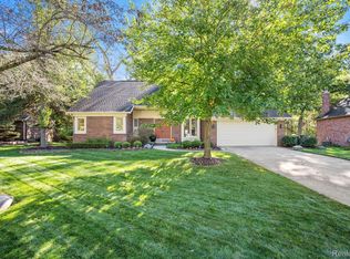 713 River Bend Dr, Rochester Hills, MI 48307