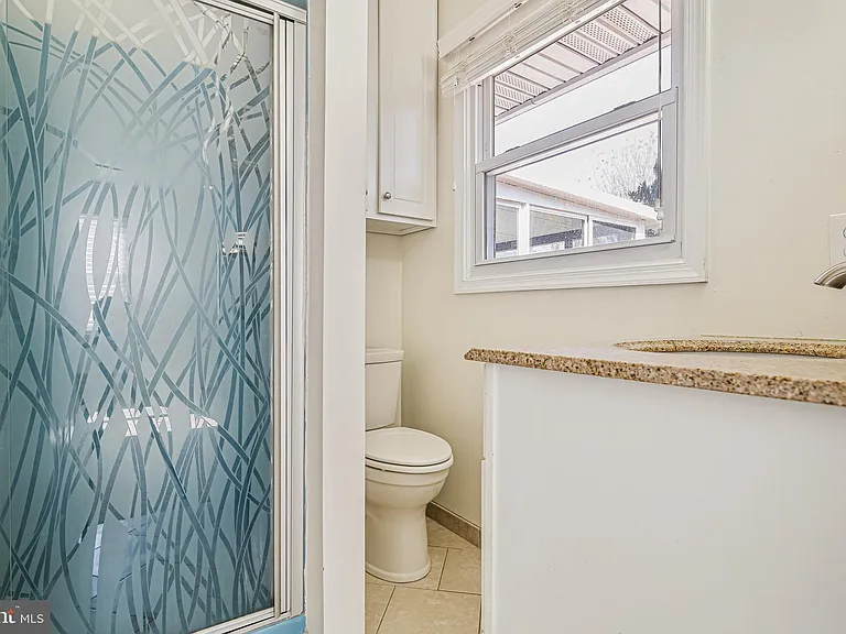 510 Retford Dr — Photo 17