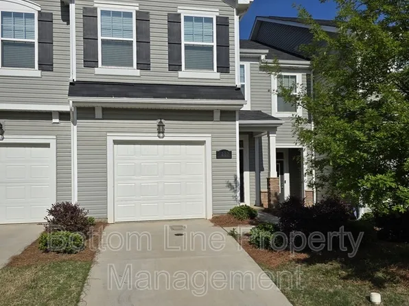 1233 Bigelow St, Charlotte, NC 28269