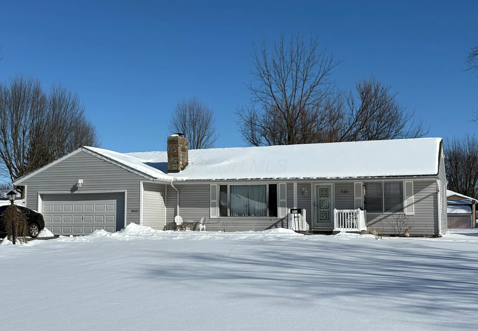 720 Forest Lawn Dr photo 1