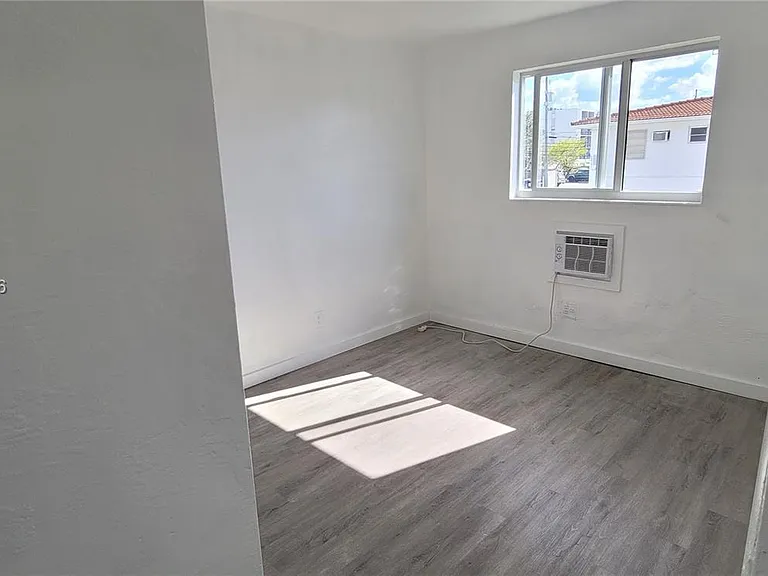 111 SW 18th Ave #3 — Photo 14