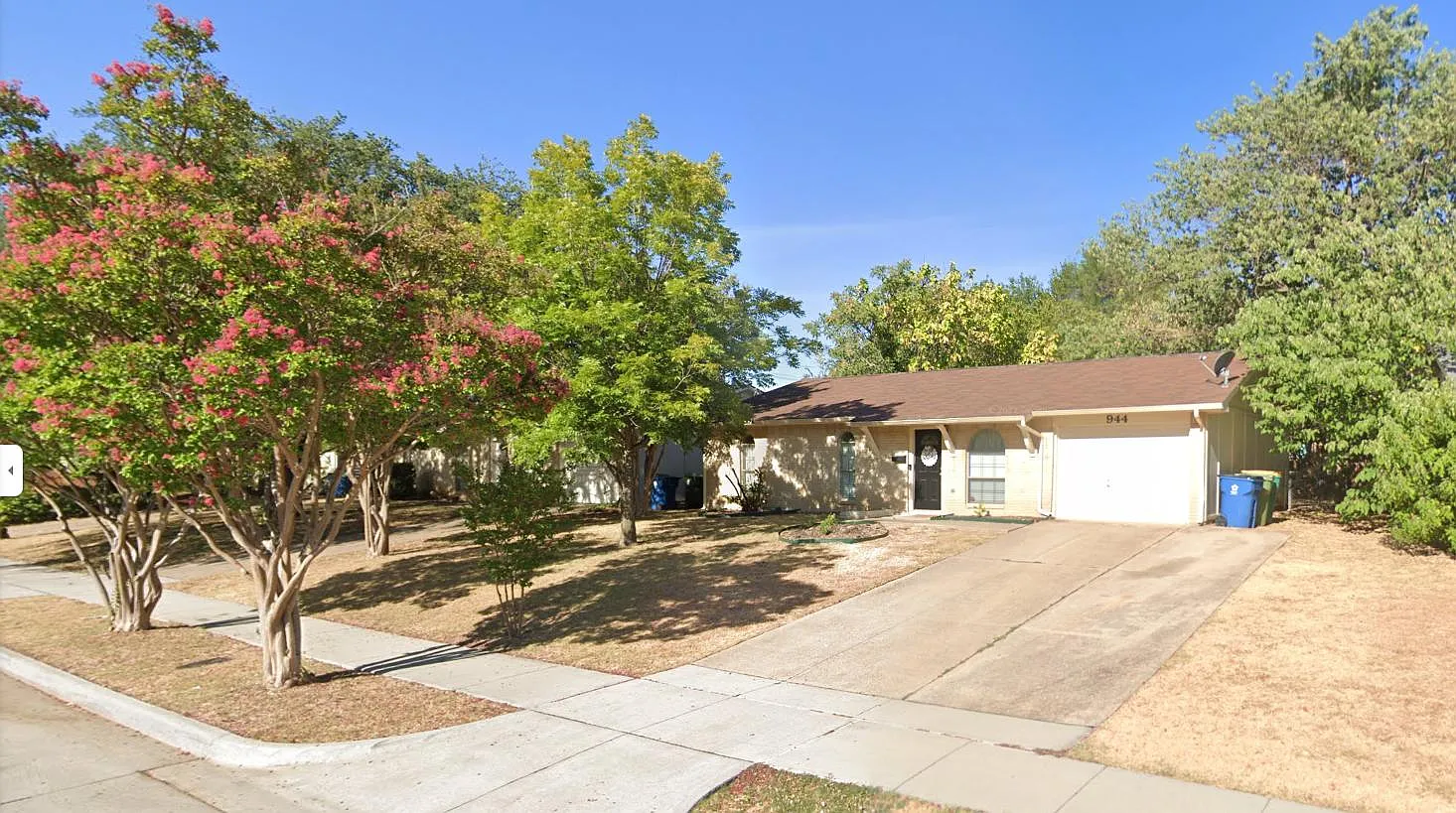 3 bed, 1.5 bath, 1379 sqft, $2,100 — Photo 1