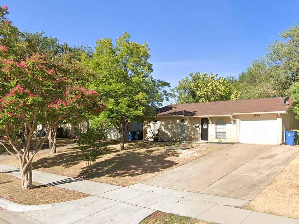 944 Elmwood Dr
