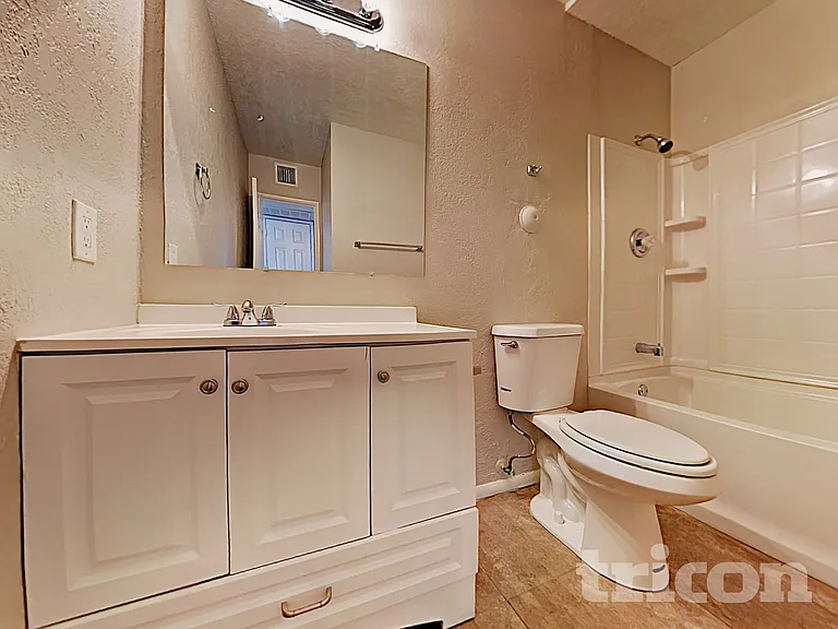 667 W Ivanhoe St — Photo 14