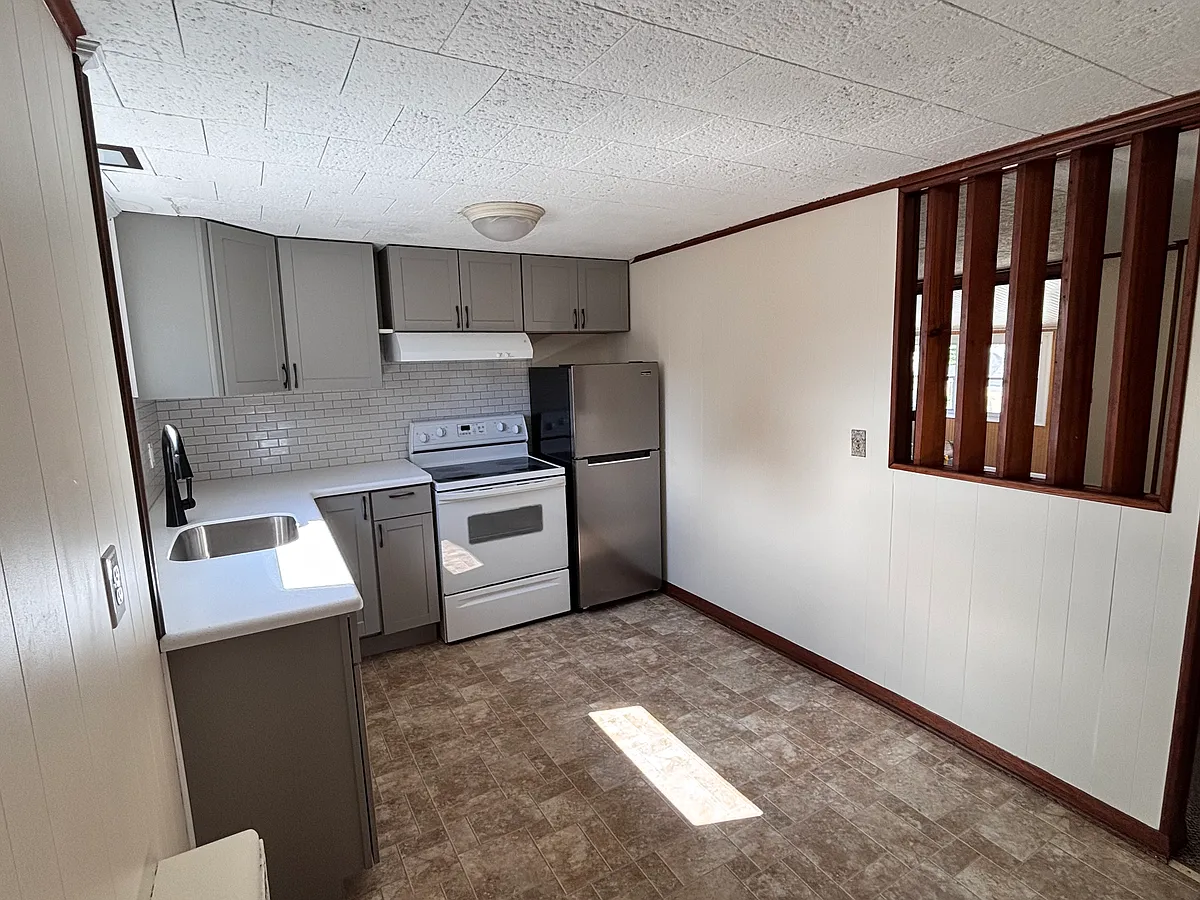 Kitchen - 1045 Seneca St #3