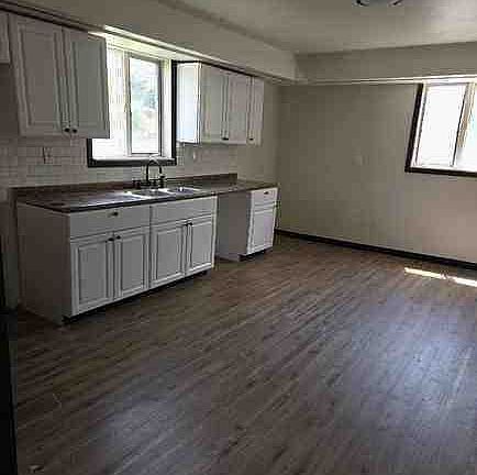 5th image of 548 Heath St