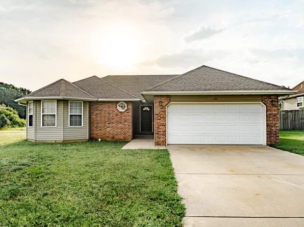1211 Woodland Ridge Drive, Monett, MO 65708