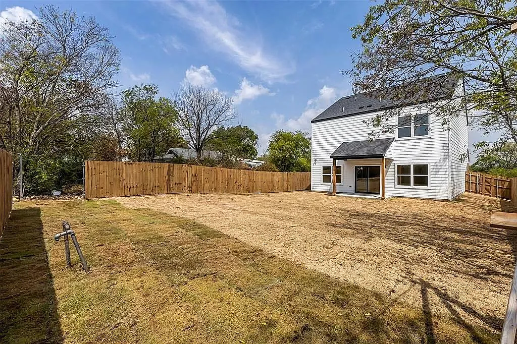 4 bed, 2471 sqft, $3,000 — Photo 3