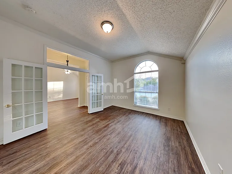 4709 Shadow Crest Dr — Photo 8