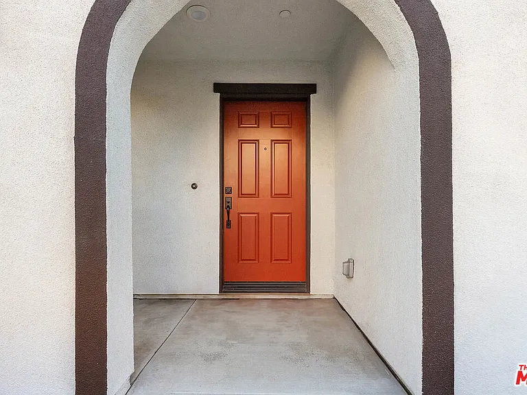 749 Daniel Freeman Cir — Photo 3