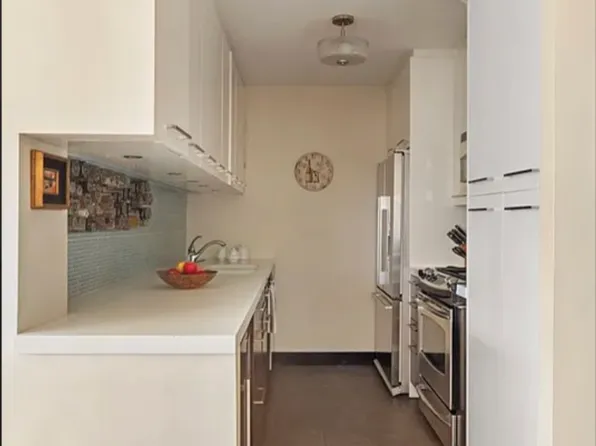 1441 Third Avenue image 4 of 9