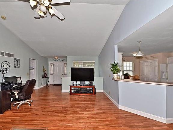 3rd image of 4014 Fawn Hollow Dr