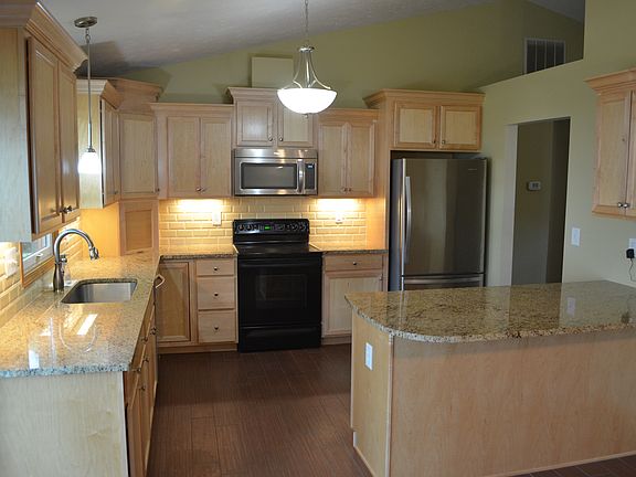 3rd image of 193 Monterey Ct