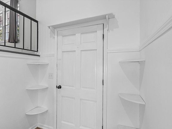 4th image of 185 Riverview Dr