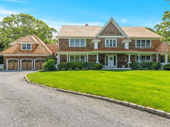 1 Simon Court, Quogue, NY 11959