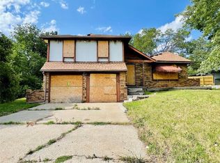 2114 Steele Rd, Kansas City, KS 66106