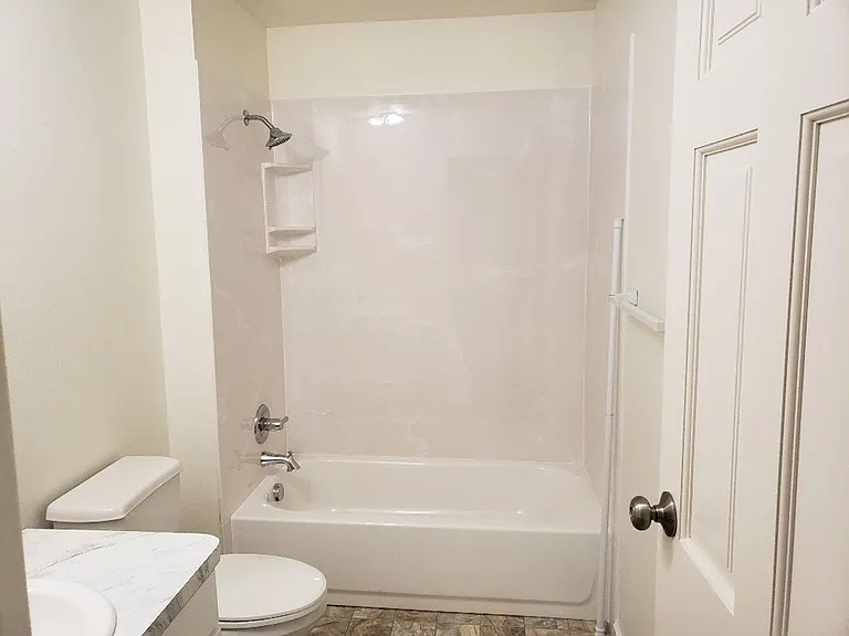 2212 Glenwood Cir — Photo 22