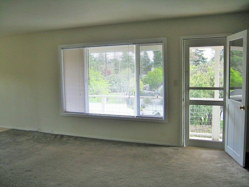 2nd image of 380 Stutsman Rd