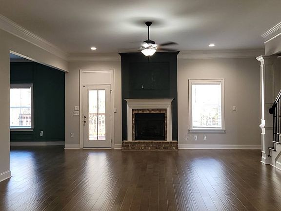 3rd image of 130 Creekmound Dr