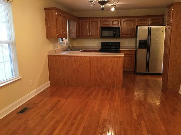 5th image of 270 Lauren Cir #3