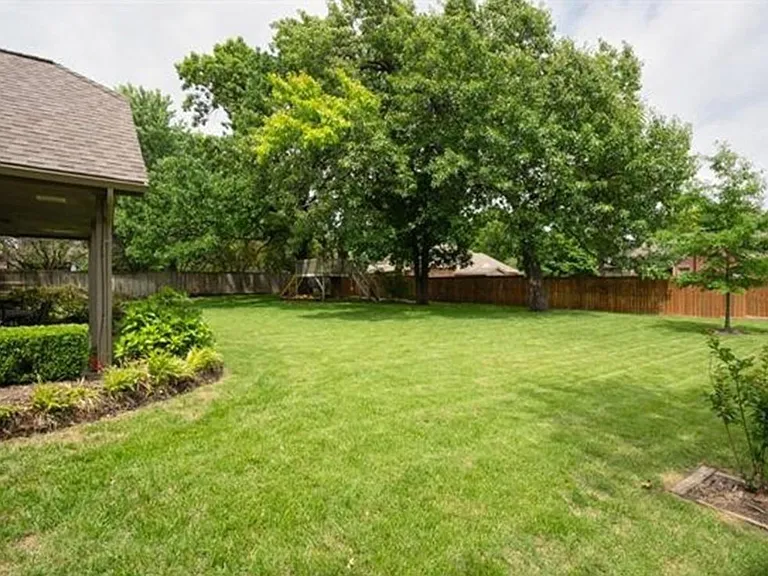 10641 S Sandusky Ave — Photo 44