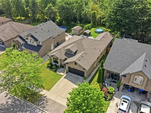 395 Foxtail Ave, Welland, ON L3C 7N7