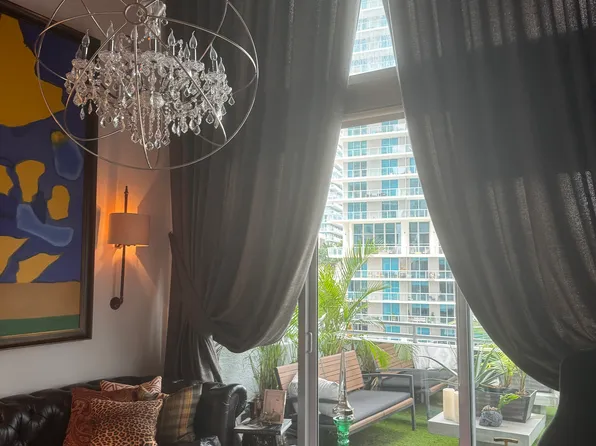 1050 Brickell Ave, Miami, FL