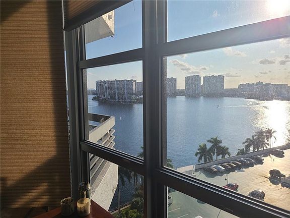 3rd image of 19101 Mystic Pointe Drive #1402