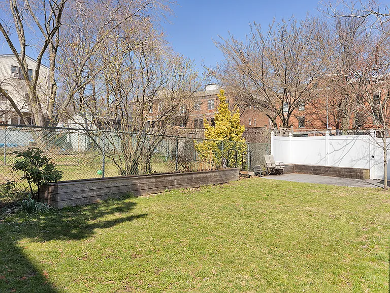 643 17th St #1 — Photo 4