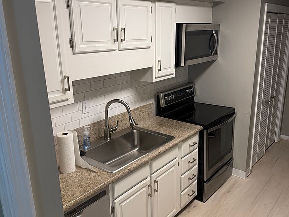 3rd image of 3 College St #3