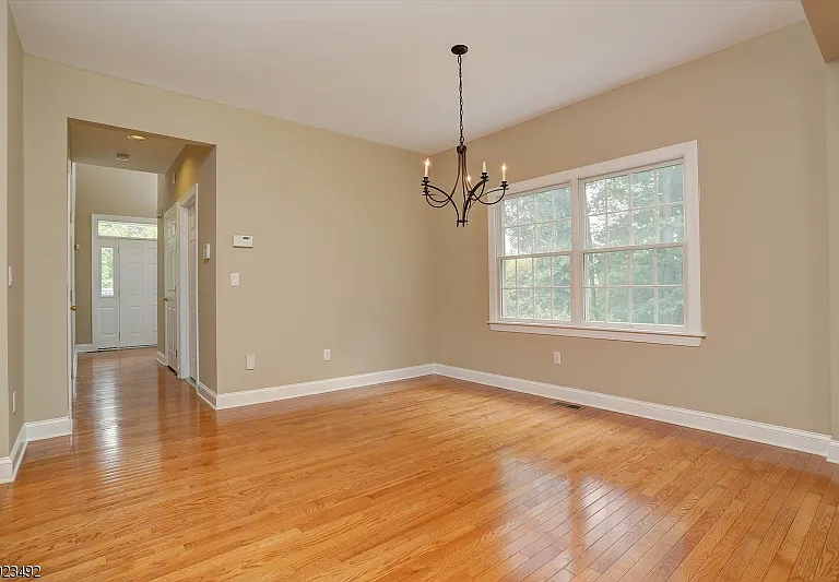 215 Raymound Blvd — Photo 7