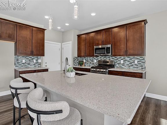 4th image of 1891 Peak Prairie Ln
