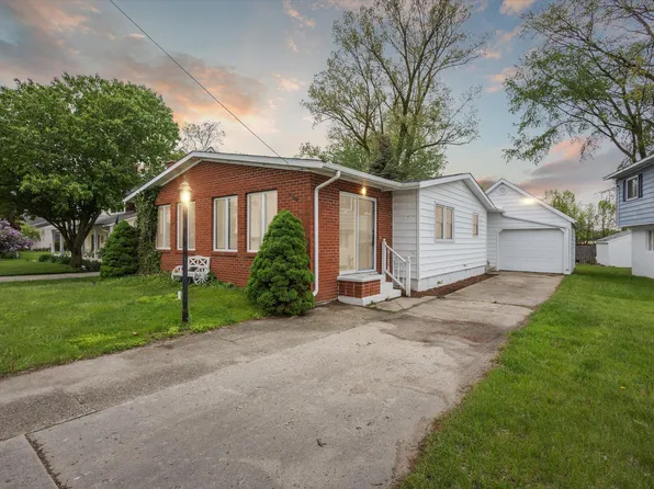 650 N Shore Dr, Crystal, MI 48818