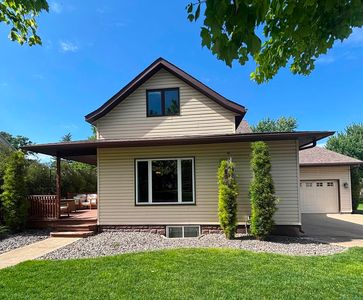 407 1st St NE, Orange City, IA, 51041
