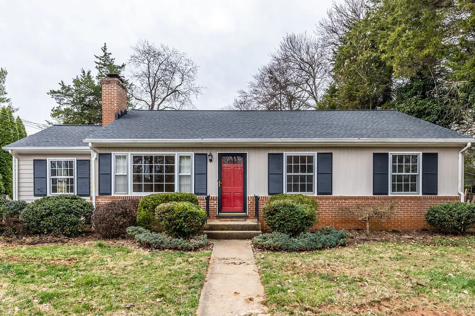 1406 Holly Rd photo 1